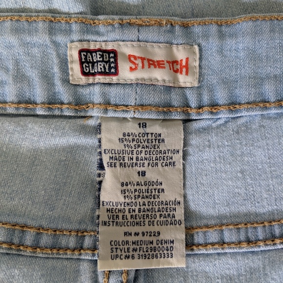DONATING 1/20/25 Faded Glory Lightwash Denim Capris - Picture 4 of 4